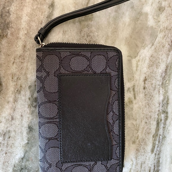 Coach wristlet - Picture 3 of 3